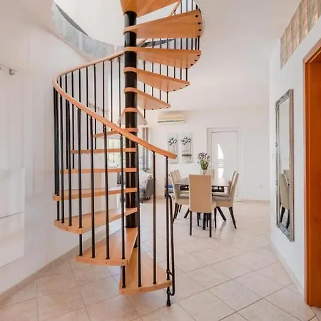 Apartment Family Friendly With A Swimming Pool Marusici, Omis - 21377 Marusici (Split-Dalmatia)